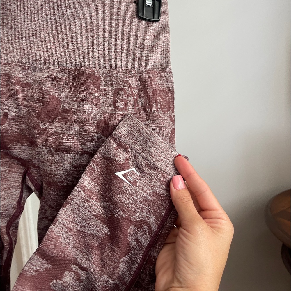 Gym shark leggings